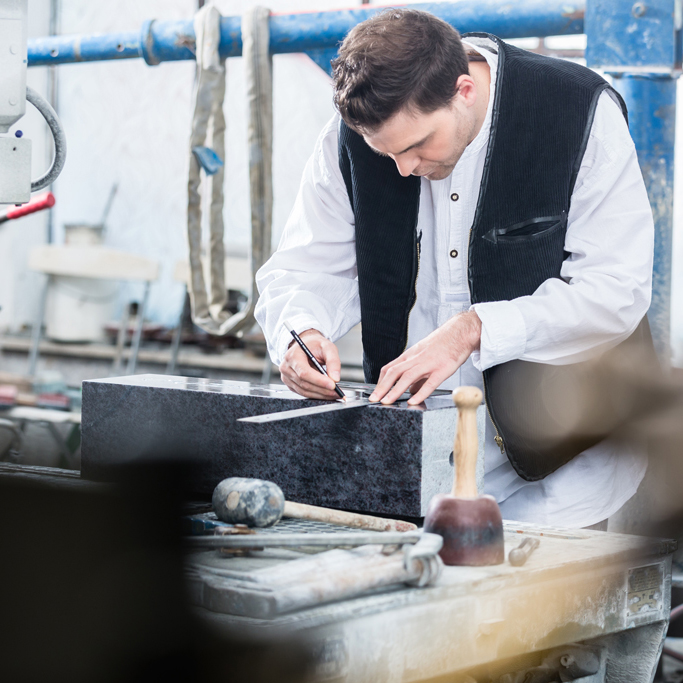 La marbrerie funéraire des Pompes funèbres Bassler